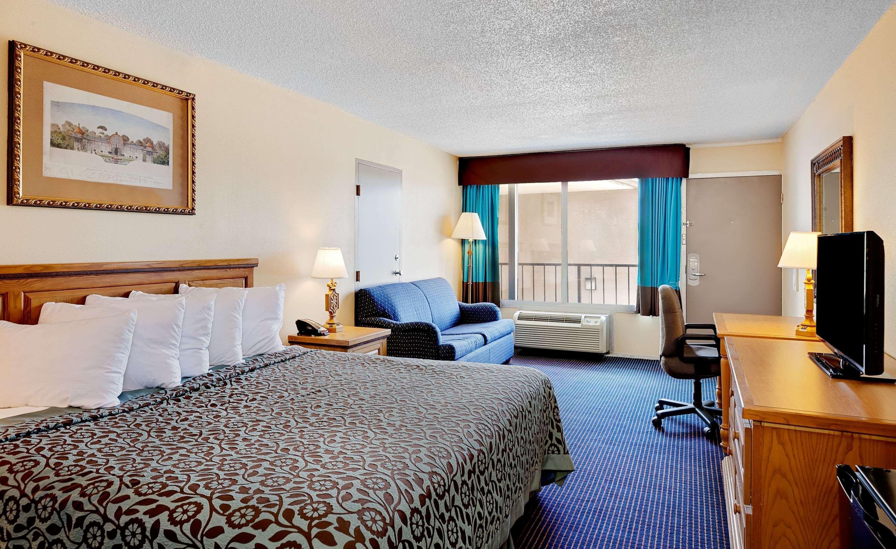 Days By Wyndham Near Airport Motel Lafayette
