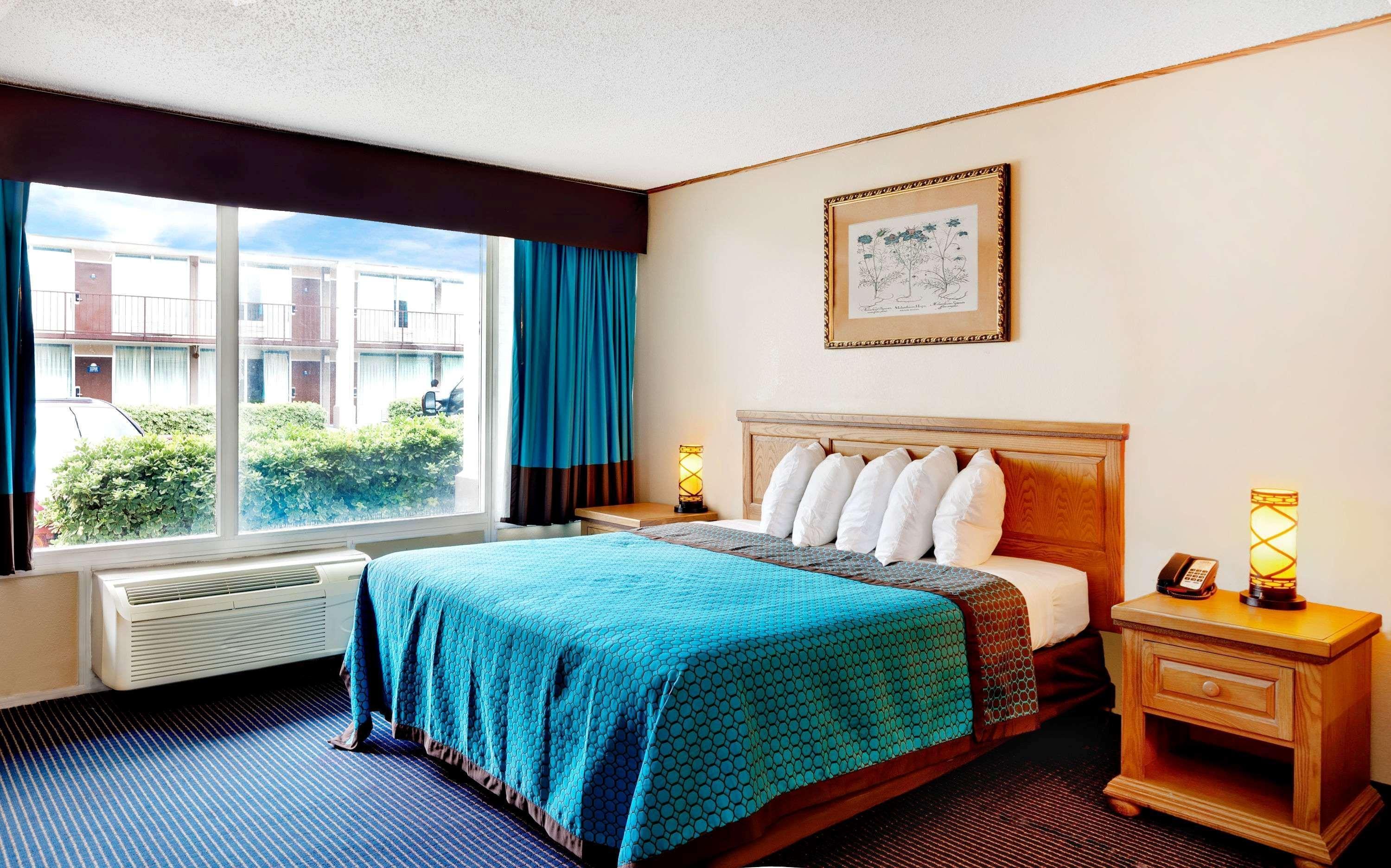Days By Wyndham Near Airport Motel