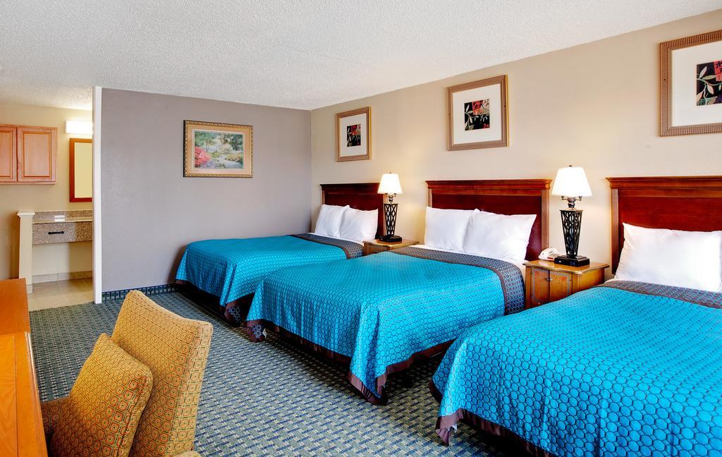 Days By Wyndham Near Airport Lafayette